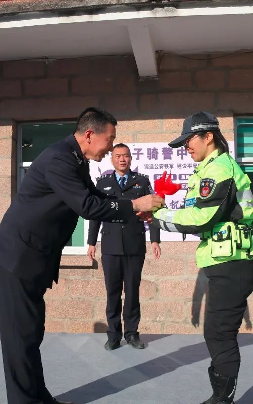 警队建设丨飒爽英姿霞浦公安局交警大队女骑警正式亮相