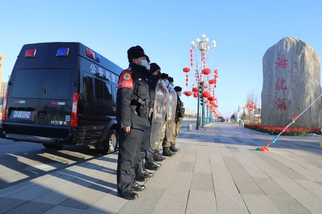 节日期间梅城联勤武装的巡逻兵