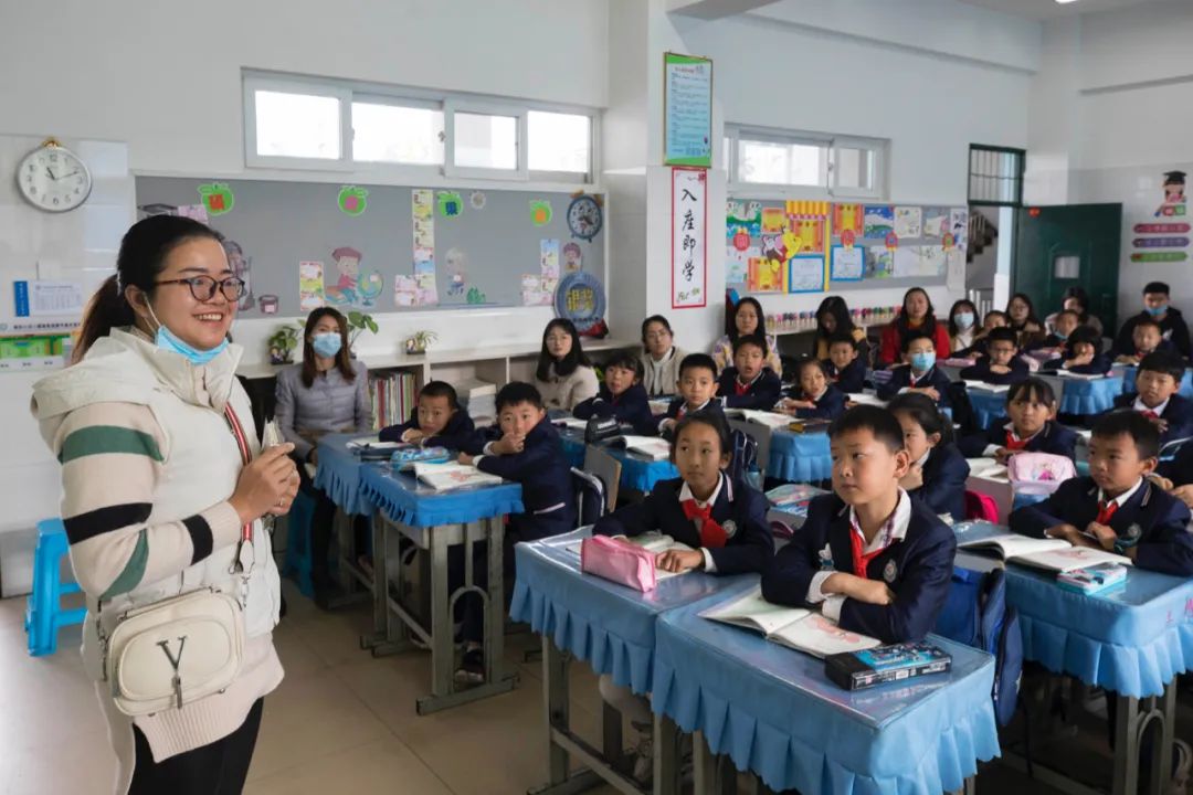 校长来上课⑩丨晓东小学吴丽霞用自立精神治校育人的蒲公英校长