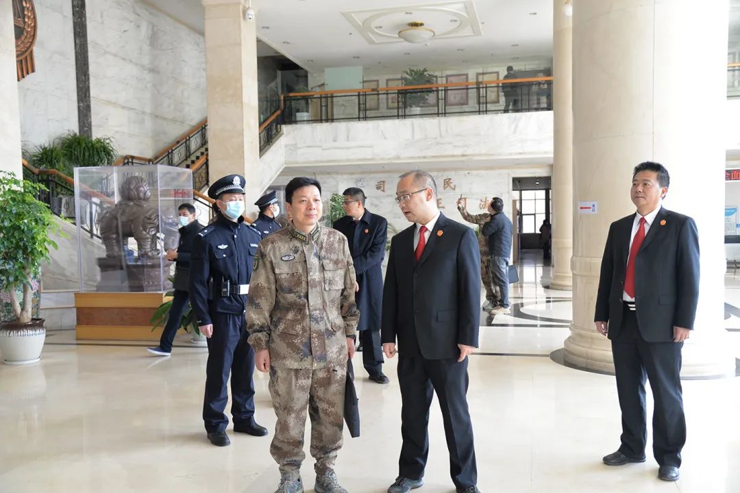 法院动态中国人民解放军昆明军事法院熊杰院长一行到盘龙法院参观交流