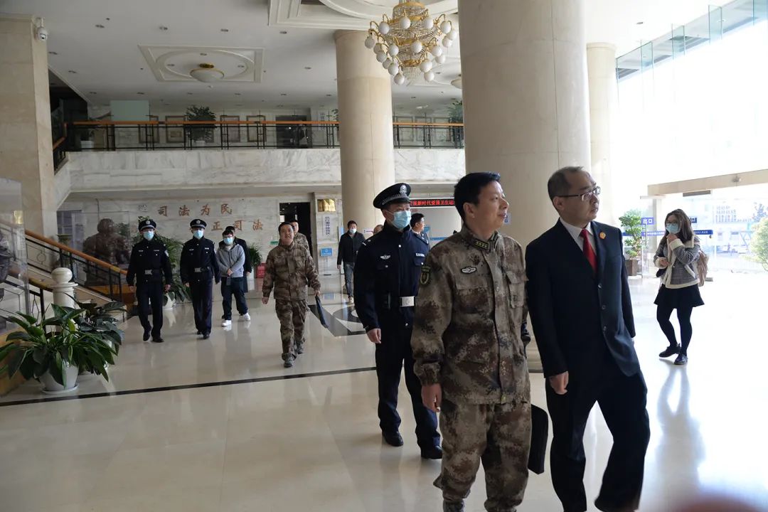 法院动态中国人民解放军昆明军事法院熊杰院长一行到盘龙法院参观交流