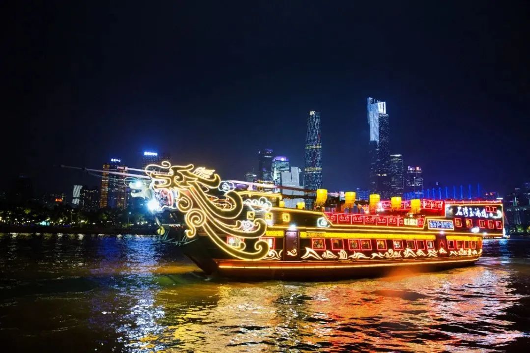 有轨电车穿上珠江游船的外套美