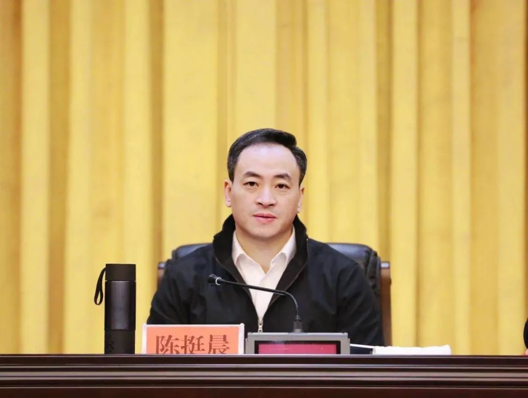 陈挺晨每个干部都要用心用情捂暖低收入困难家庭