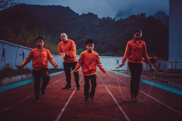 《点点星光》剧照影片是一部地地道道的"广州风味"电影,无论从取材