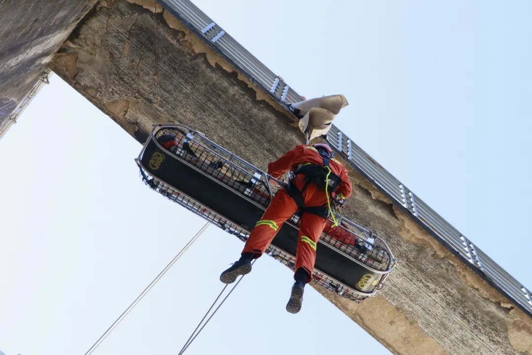 中国蜘蛛侠直击消防员高空绳索救援训练视觉大片