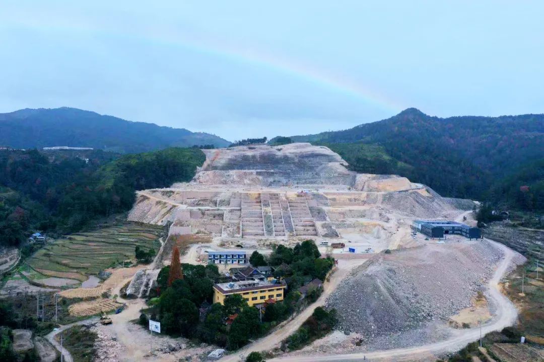 项目概括:文成县黄坦镇凤凰山文化公园暨栖真寺扩建项目位于黄坦镇严