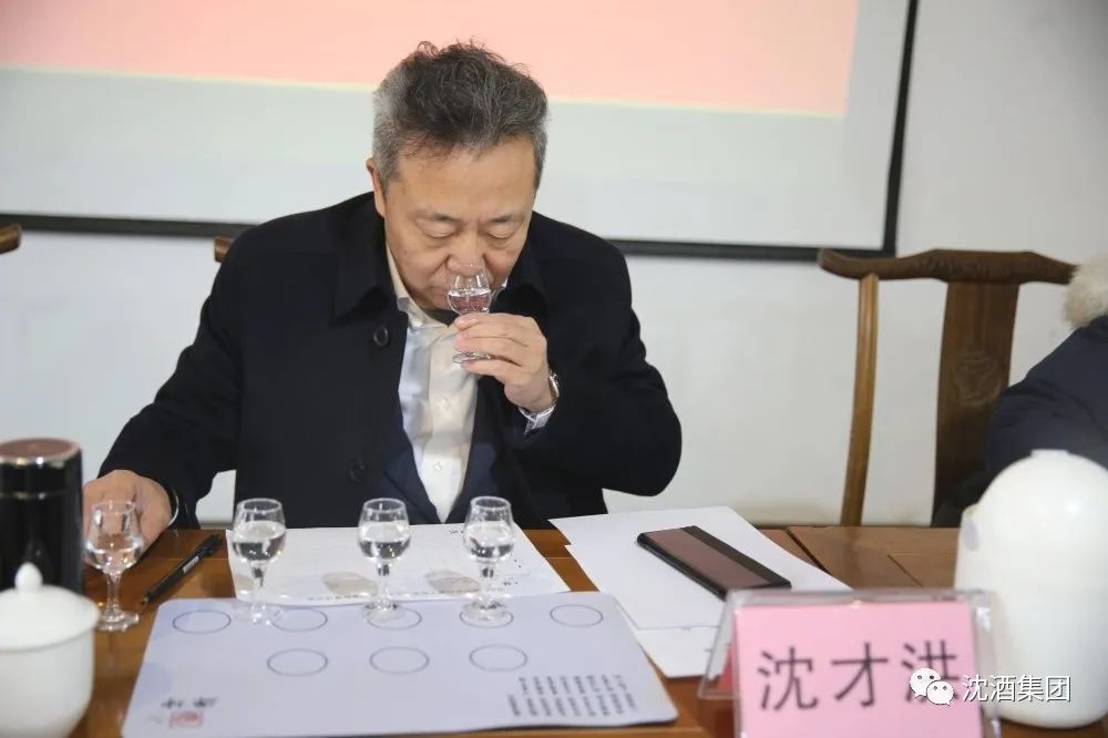 众人齐聚沈子国酒庄专业的人干专业的事