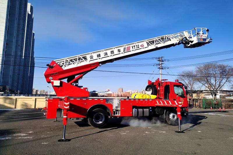 举高类消防车,泡沫发生器,移动消防水炮等特种车辆装备,进行寒冷条件