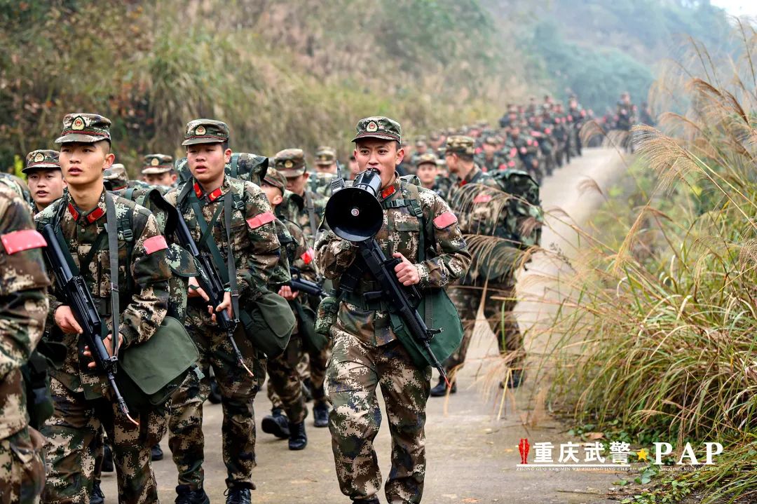 一路行军一路歌政治生命线激发官兵战斗力
