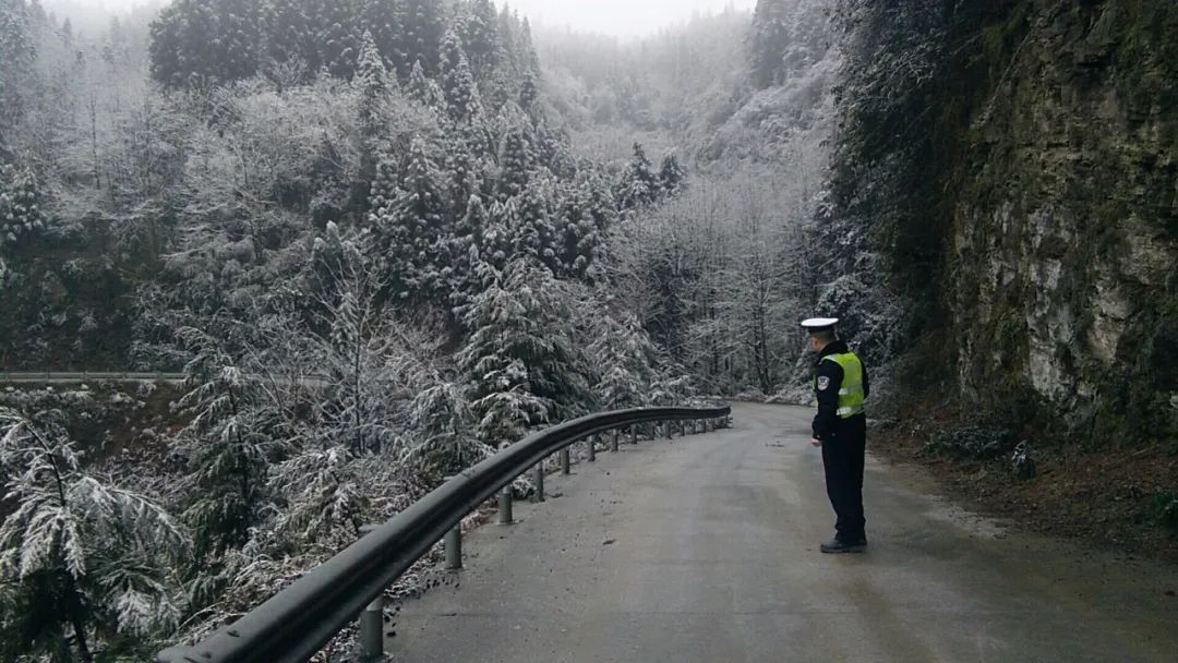 瀘州降雪入冬以來氣溫最低的一天我在方山堆雪人