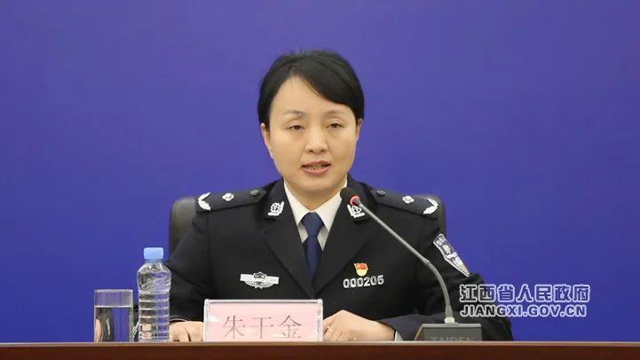 省公安厅宣传处处长朱干金(文颖 摄)朱干金:经党中央批准,国务院批复