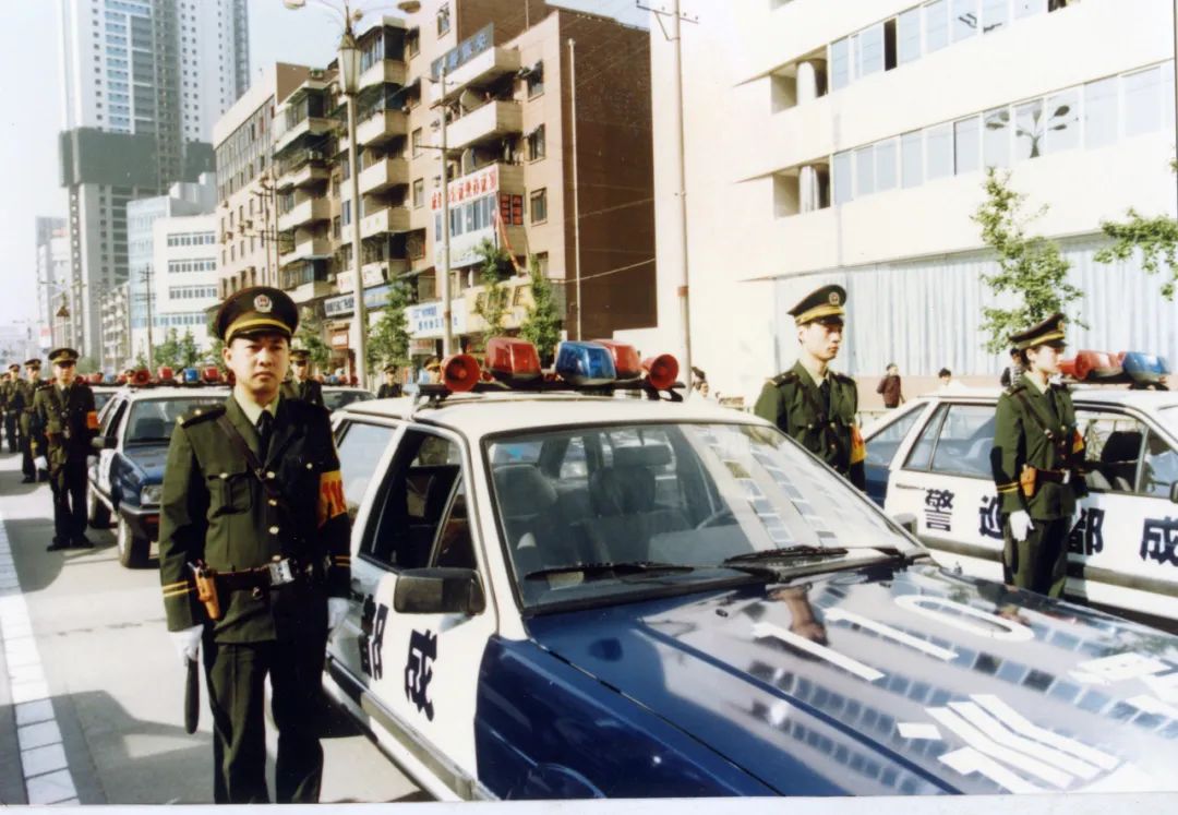 上世纪90年代,成都公安誓师大会上世纪90年代,成都公安誓师大会成都