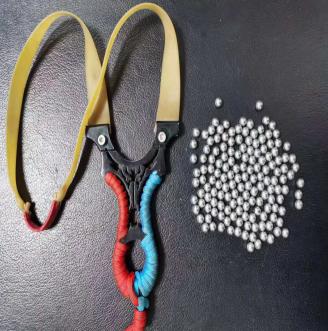 为练手弹弓随身携带遵法纪法警就事说法