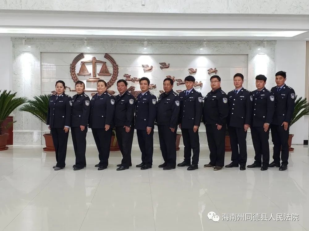 按照其职业分类可分为:公安机关人民警察,国家安全机关人民警察,司法