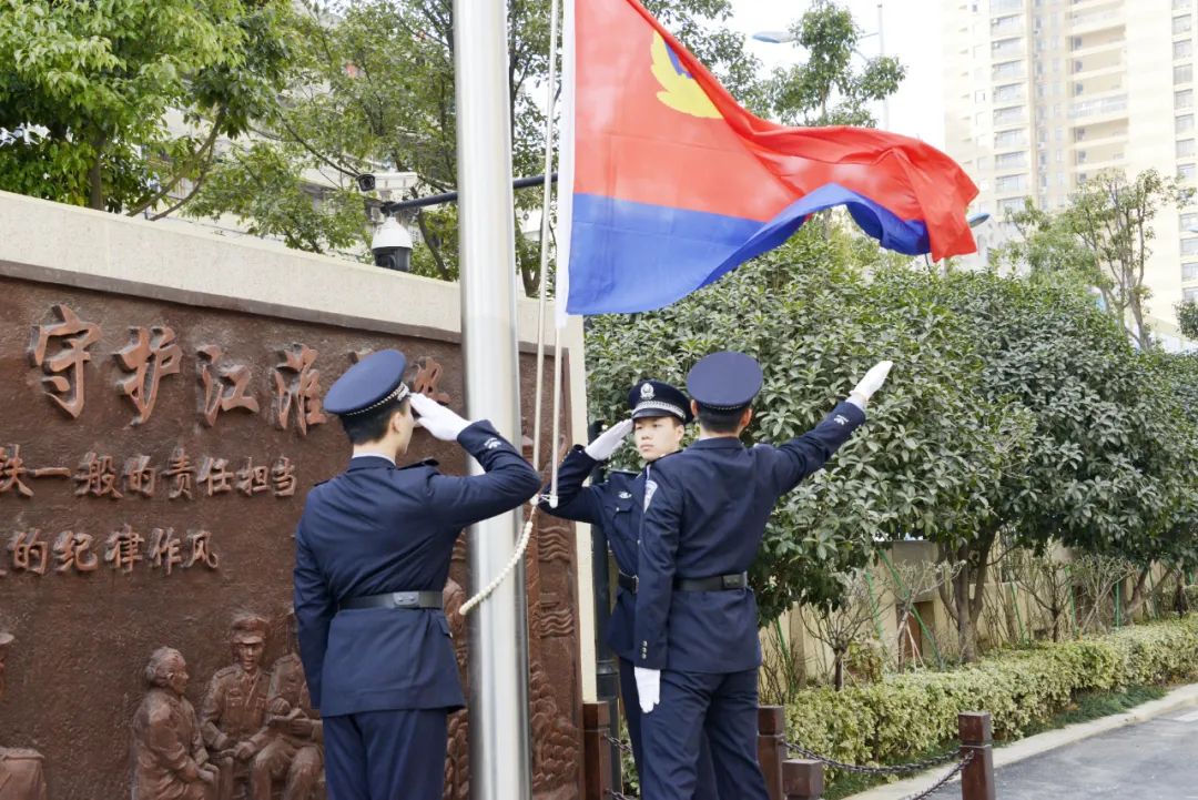 集體重溫入警誓詞,共同慶祝首個