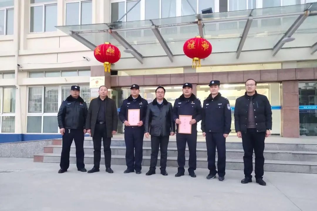 关爱民警共创平安李爱华杨云峰慰问公安民警