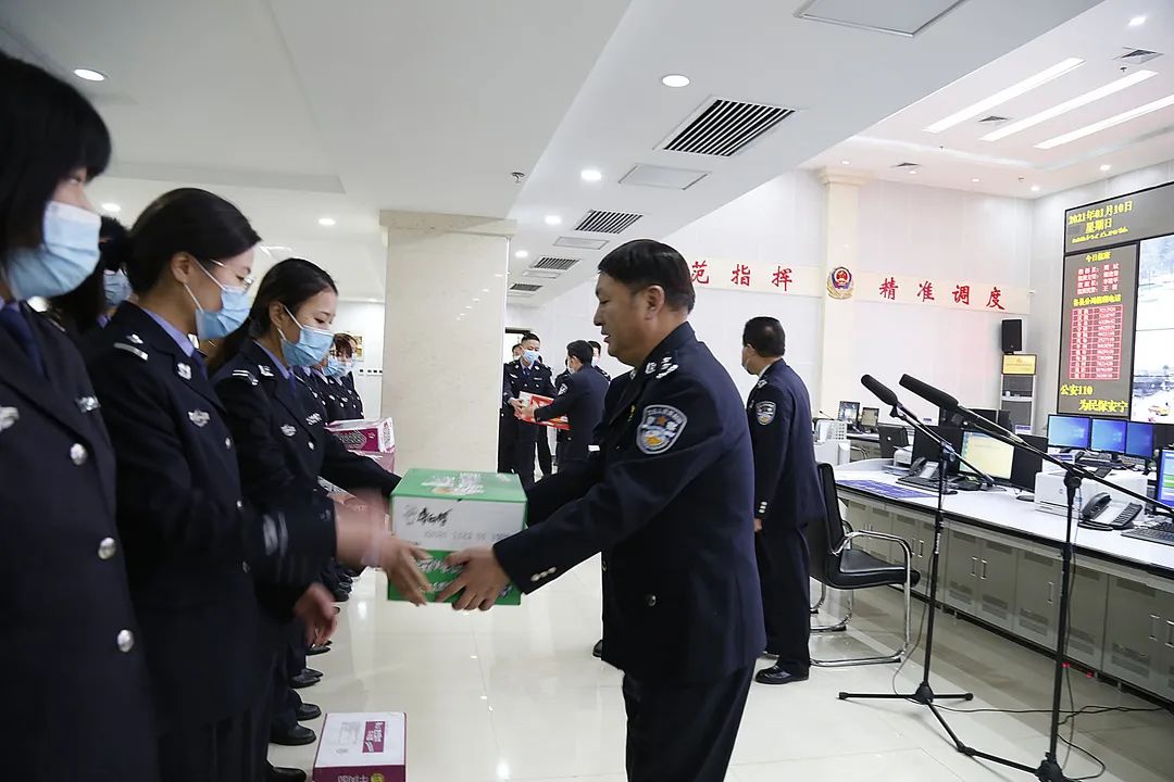 你好警察节张维护副市长视频慰问全市110民警辅警