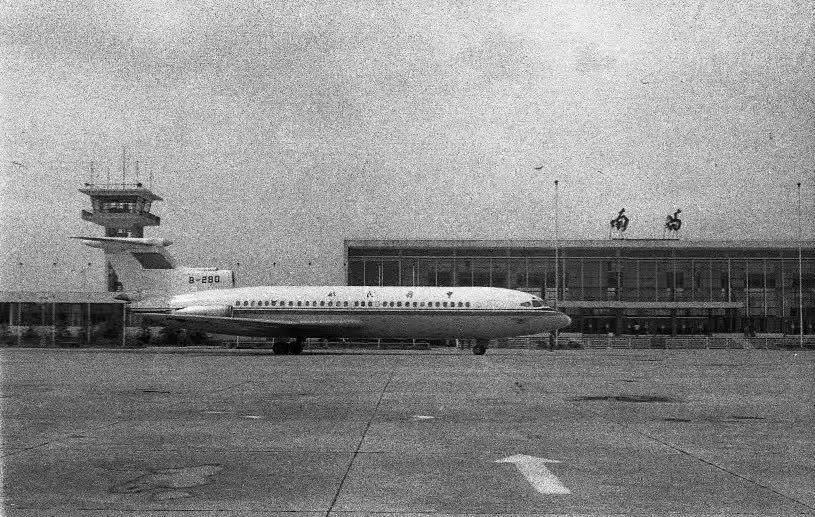 1999年向塘机场民航正式迁往昌北国际机场昌北国际机场市内交通以前的