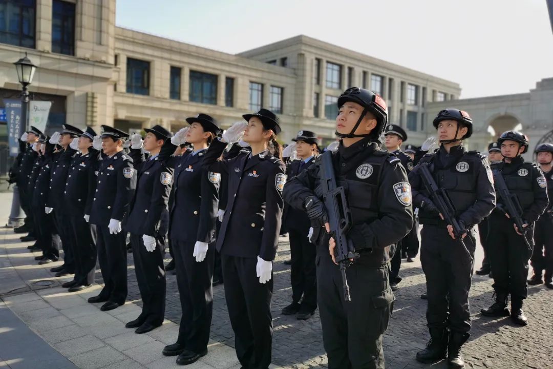 你好警察節丨長江航運公安局上海分局忠誠獻禮首箇中國人民警察節