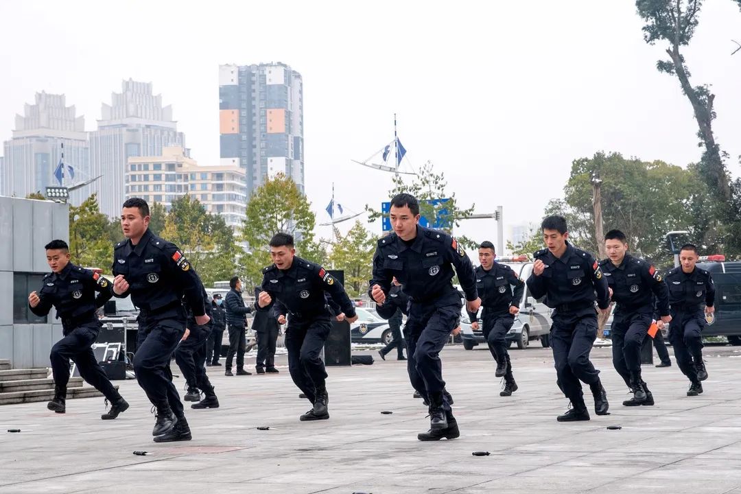砥砺奋进担使命 利川公安多形式庆祝首个“中国人民警察节”_澎湃号·政务_澎湃新闻The Paper