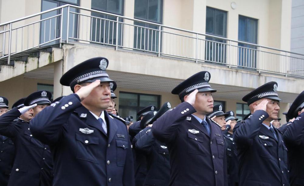 泸州市强制隔离戒毒所举行庆祝首个中国人民警察节升警旗仪式