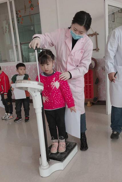 澎湃号>今日闵行>孙珊珊:借用一句歌词"只要人人都献出一份爱,世间