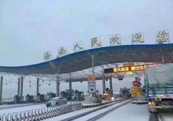 "被下雪"其实而是四川g213线五指山隧道此"五指山"非海南的五指山然而