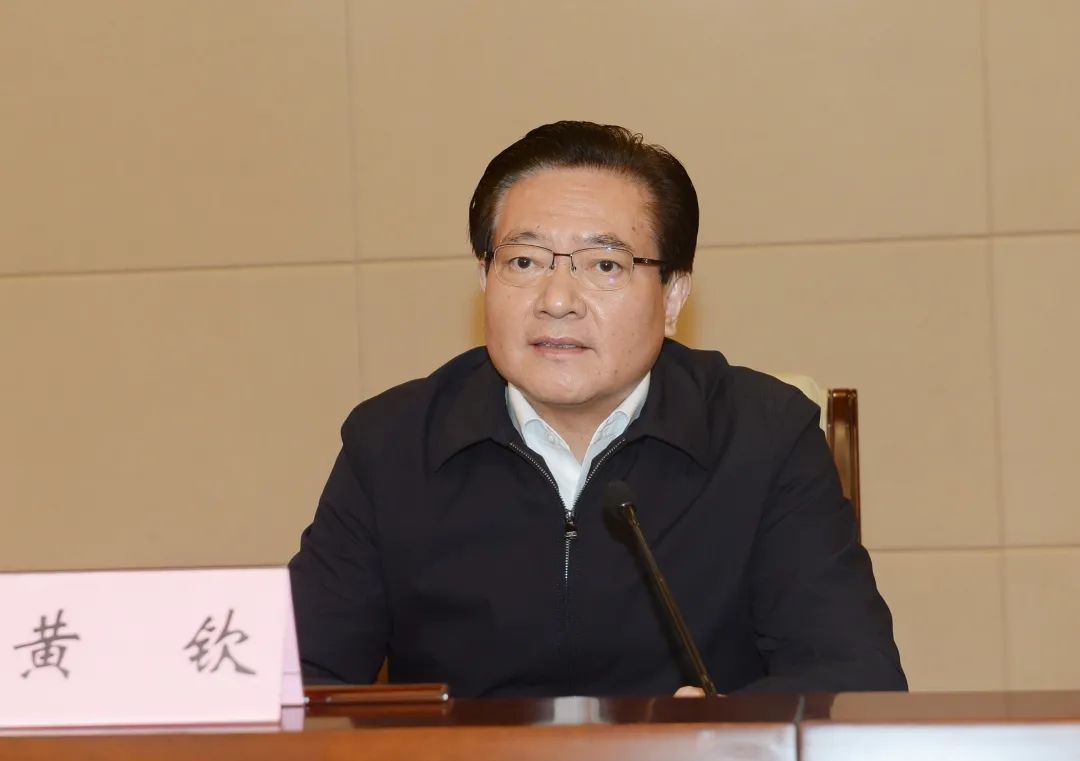 陆志坚同志任市委宣传部部长;免去袁飞同志的市委常委,宣传部部长职务