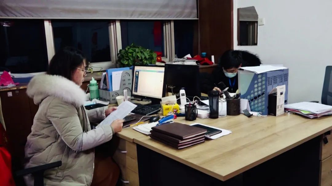 县纪委监委县督查局暗访督查夜班值守情况