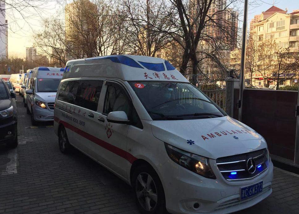 派出5辆新型负压救护车,车上携带大量救护设备和物资及消毒物品