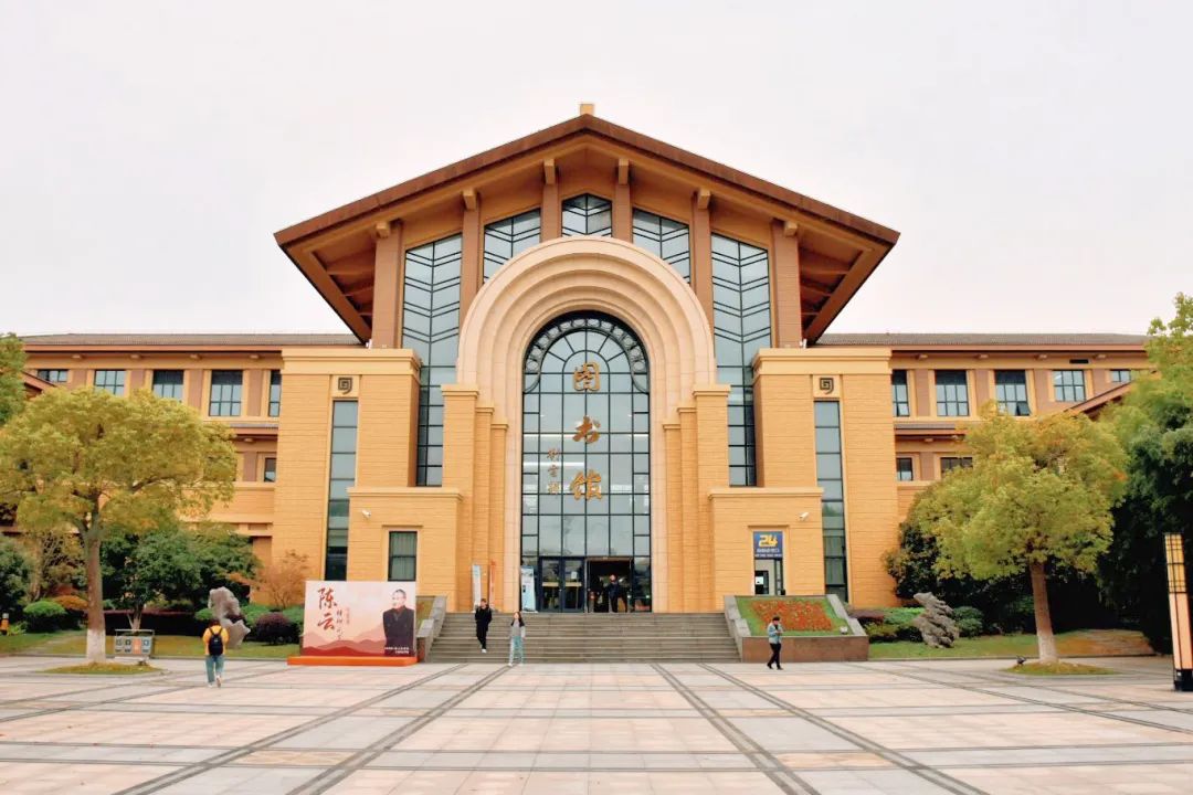 小黑板61以需育特以特促强追求卓越的上海政法学院02上政2021春季