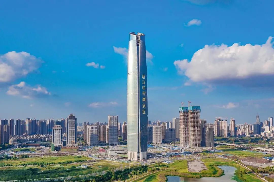 项目:武汉绿地中心该成果属于超高层建筑施工垂直运输装备技术创新,由