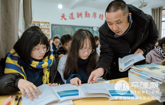 从平潭三宝之一的奇岩怪石到常见植物,平潭三中把这些家乡文化元素