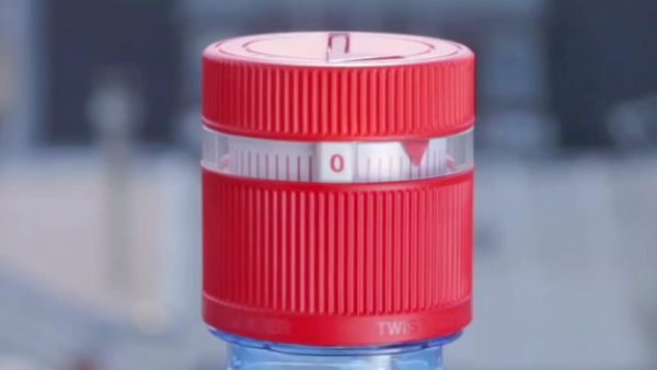 奇妙的设计：会提醒你喝水的瓶盖