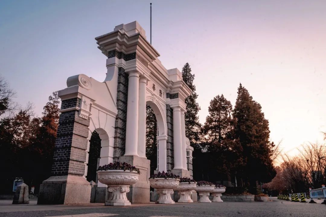 更国际的清华昂扬前行