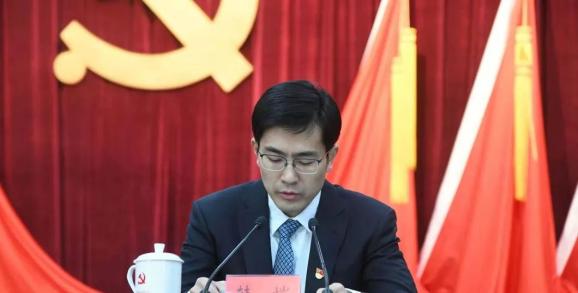 区委十二届六次全会召开贯彻新发展理念融入新发展格