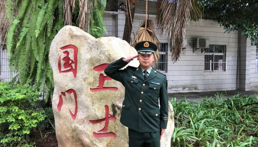 黄鹏,1996年出生,2018年6月进入部队,2018年年底随公安边防部队集体