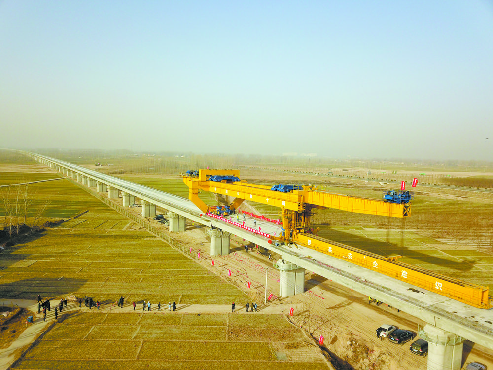 鲁南高铁菏兰段完成架梁