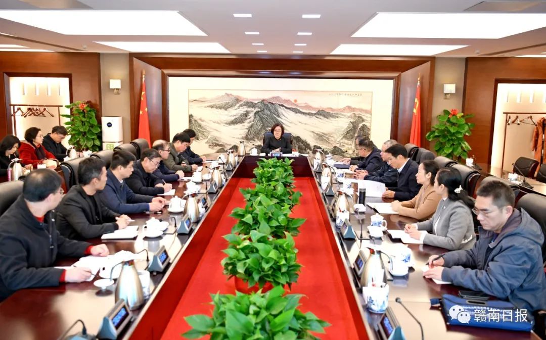 市领导欧阳世麟,姚勇,华旭明,邹军,蓝赟,孔刃非出席会议.