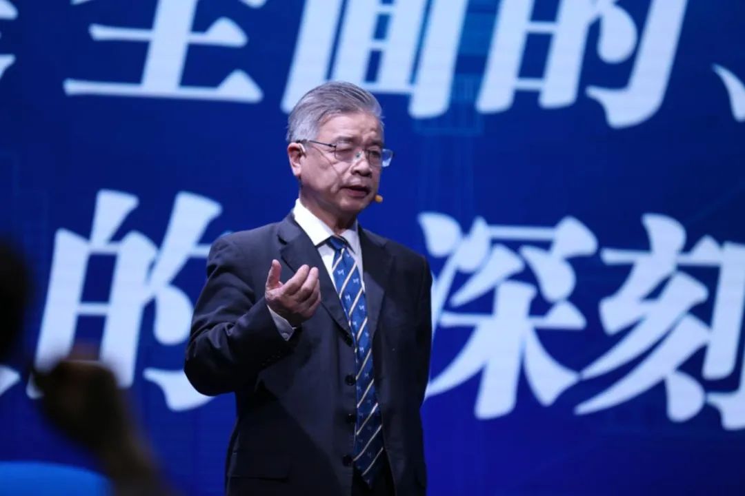 独家丨演讲丨黄仁伟:欲围堵"一带一路"?美国有心无力