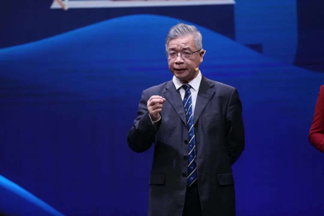 独家丨演讲丨黄仁伟:欲围堵"一带一路"?美国有心无力