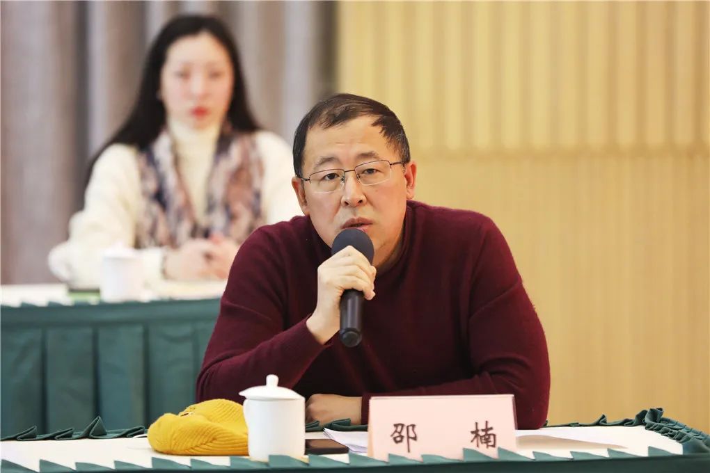 安琦,黄春华两位委员介绍了各自的"两会"准备情况.