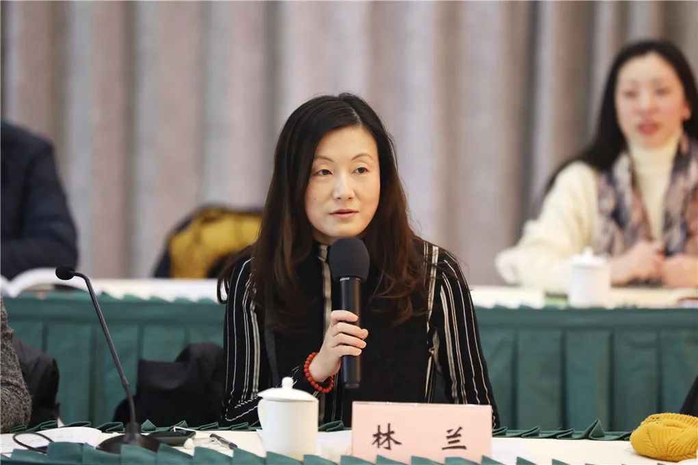 安琦,黄春华两位委员介绍了各自的"两会"准备情况.