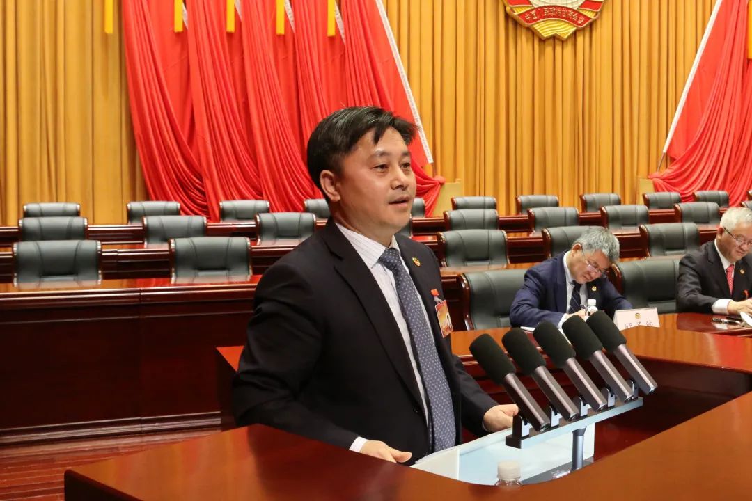 区政协委员蒋达代表区政协人口资源环境委员会发言.