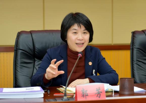 庄木弟郭芳走进代表团回应代表关切