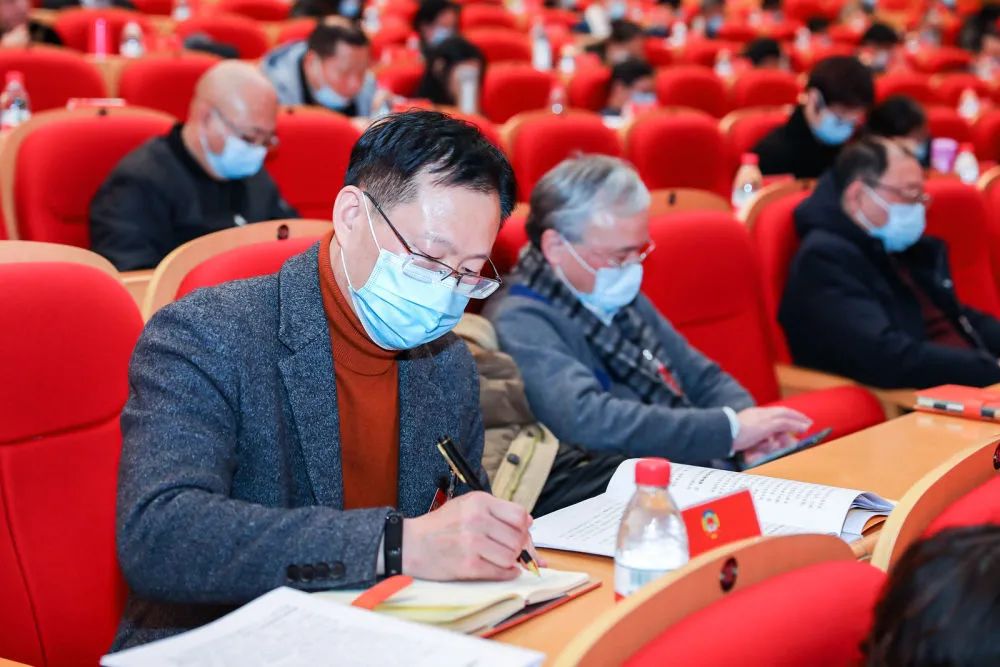 这次会议“拖堂”1小时交了这些底——宝山区政协八届五次会议侧记