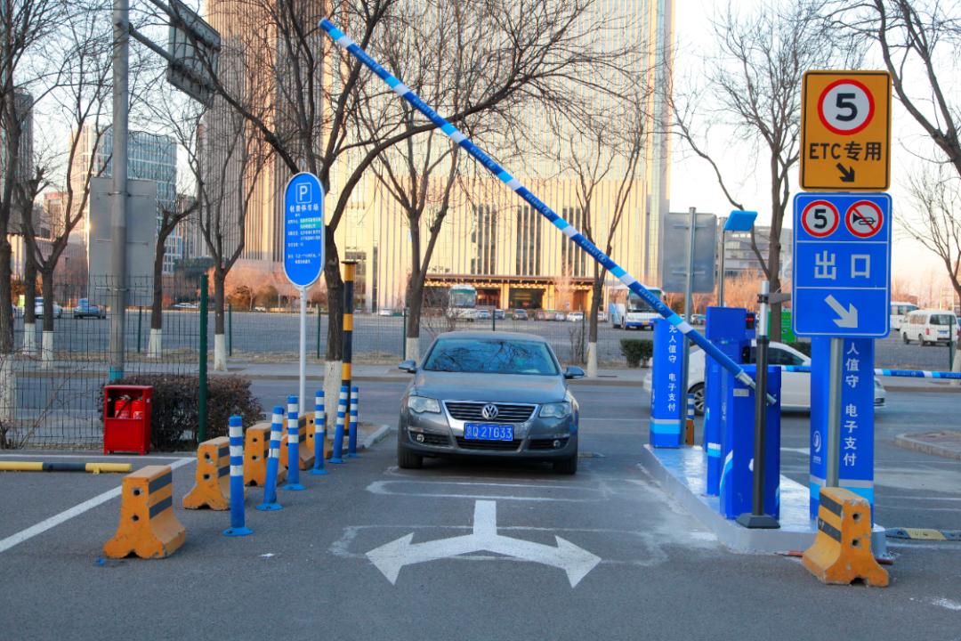 进入不停留模式北京经开区6个停车场加装etc装置
