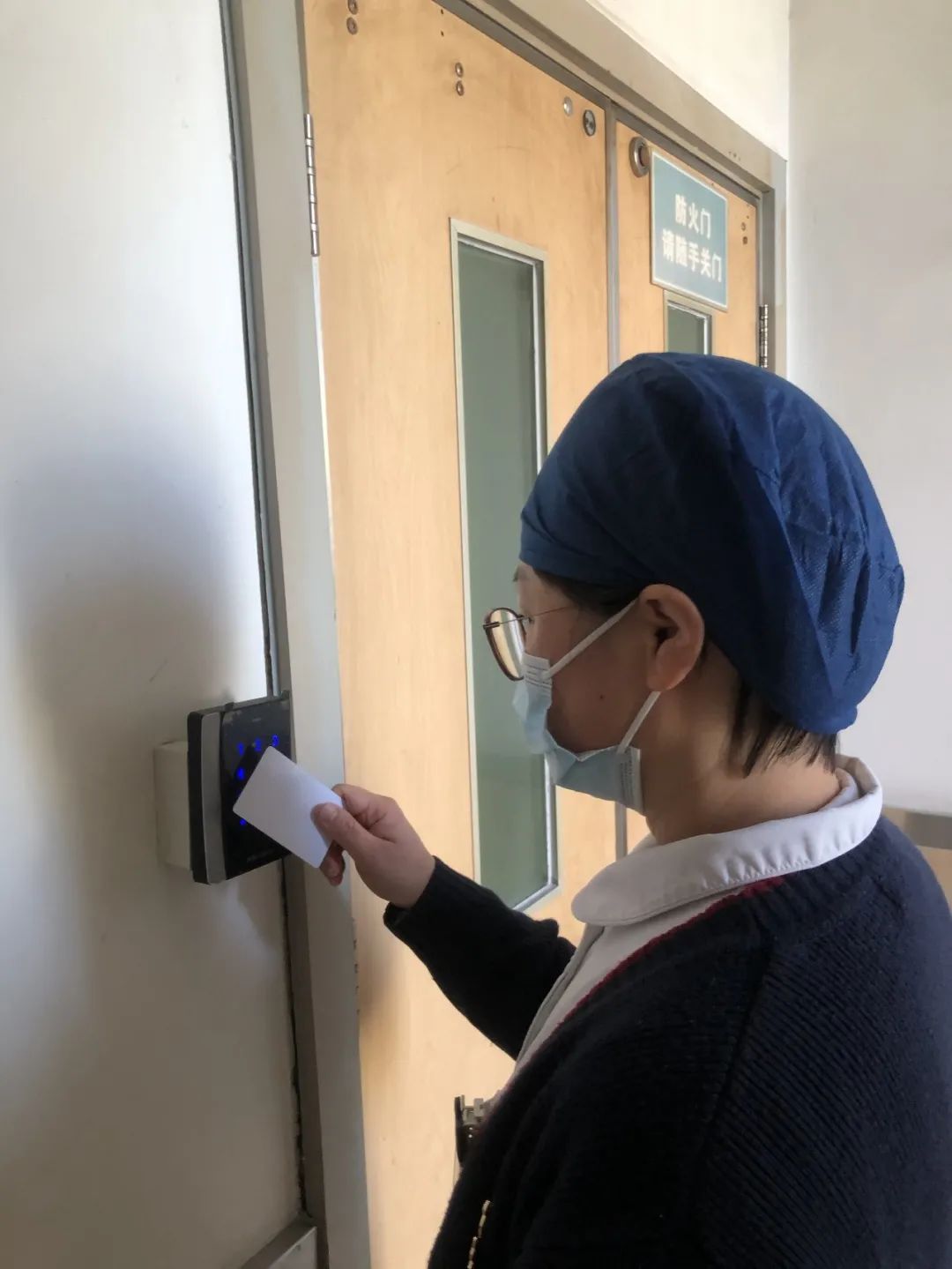 通过对全院16个病区安装42个门禁,夯实智慧管理,赋予各入口相应权限