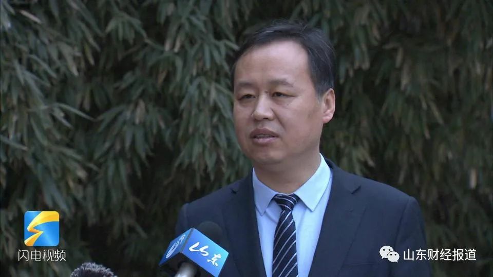 山东财经报道记者注意到,此前,王卫中一直在山东机场有限公司工作