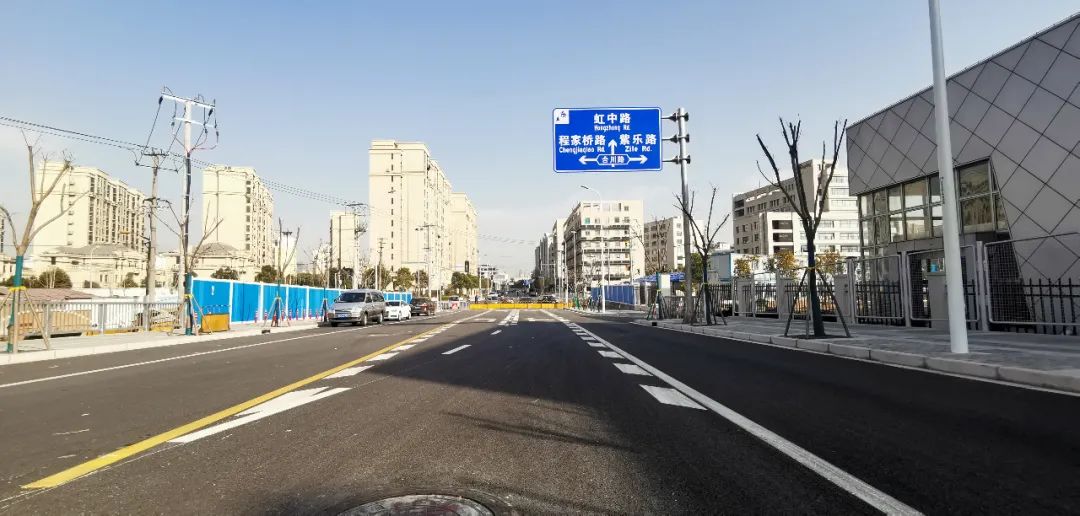 1月15日晚上22时,随着位于红松路(合川路,虹中路)等路口的围挡被移除